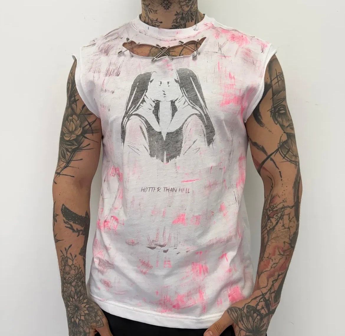 NUNS SLEEVLESS T-SHIRT